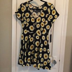 🌼Floral fit and flare button up dress🌼 NWT!